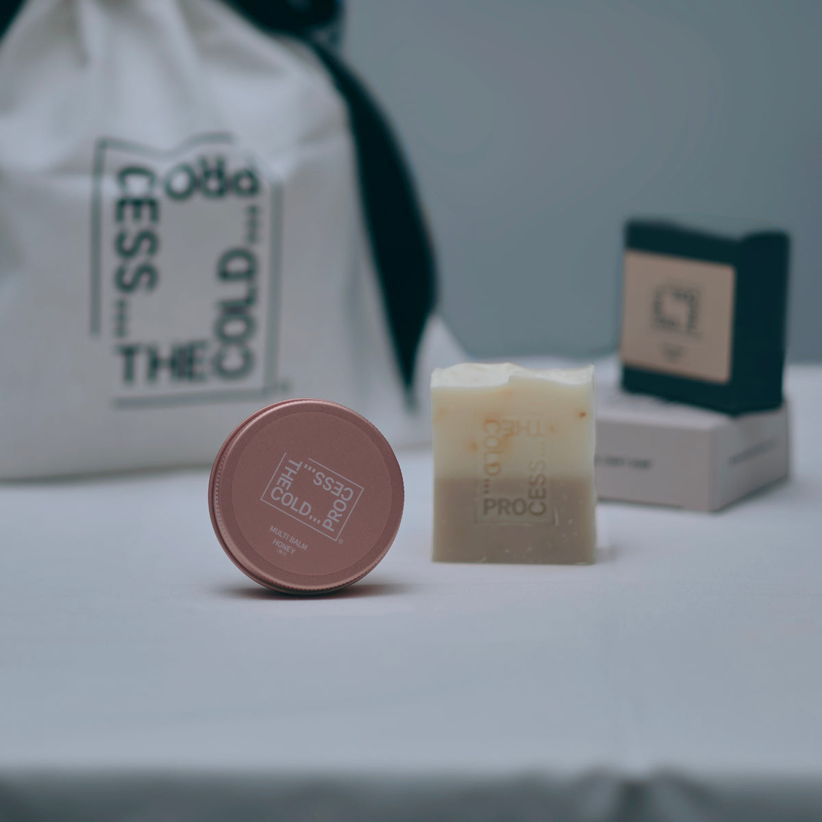 Gift (Multi-Balm Honey + Hand Cream Goat Milk & Pear)